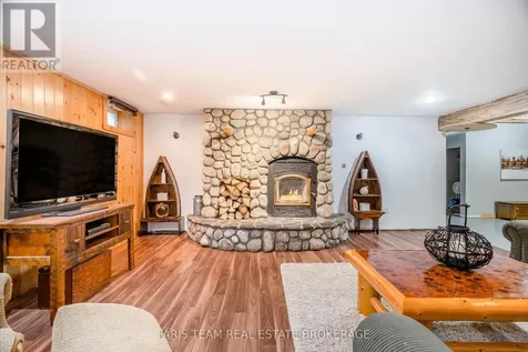 697 Lafontaine Road East Tiny ON L9M 0S5