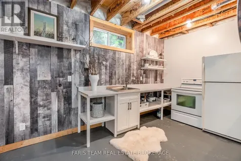 697 Lafontaine Road East Tiny ON L9M 0S5