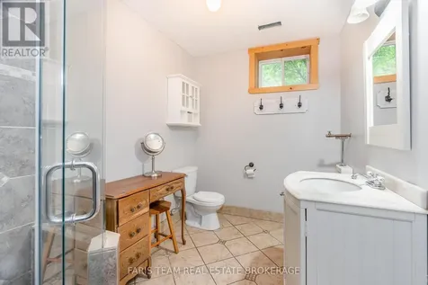 697 Lafontaine Road East Tiny ON L9M 0S5
