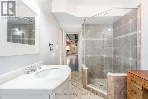 697 Lafontaine Road East Tiny ON L9M 0S5