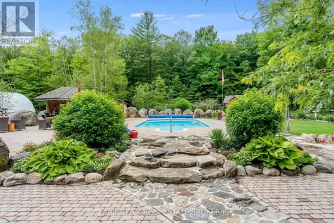697 Lafontaine Road East Tiny ON L9M 0S5