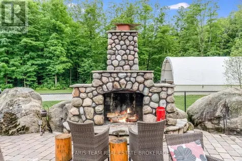697 Lafontaine Road East Tiny ON L9M 0S5