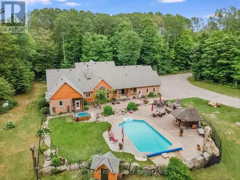 697 Lafontaine Road East Tiny ON L9M 0S5