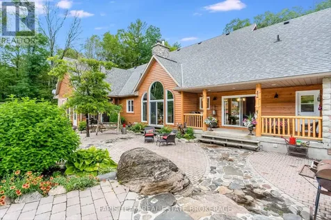 697 Lafontaine Road East Tiny ON L9M 0S5