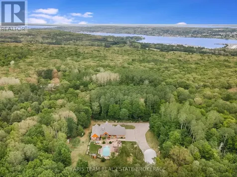 697 Lafontaine Road East Tiny ON L9M 0S5