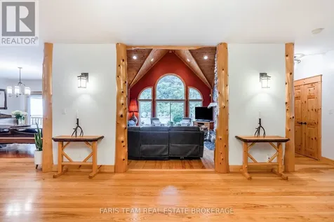 697 Lafontaine Road East Tiny ON L9M 0S5