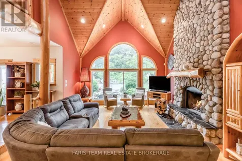 697 Lafontaine Road East Tiny ON L9M 0S5