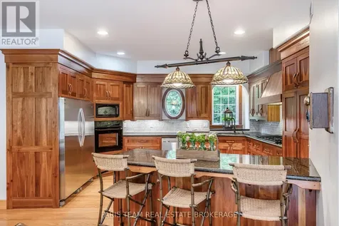 697 Lafontaine Road East Tiny ON L9M 0S5