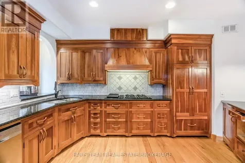 697 Lafontaine Road East Tiny ON L9M 0S5
