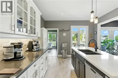 10 Featherstone Avenue Selkirk ON N0A 1P0