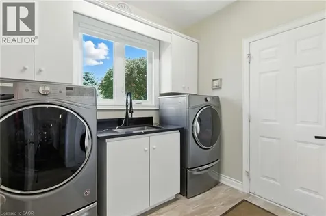 10 Featherstone Avenue Selkirk ON N0A 1P0