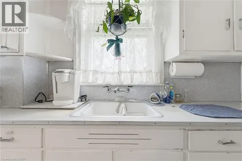 111 Sydenham Street Dundas ON L9H 2V5