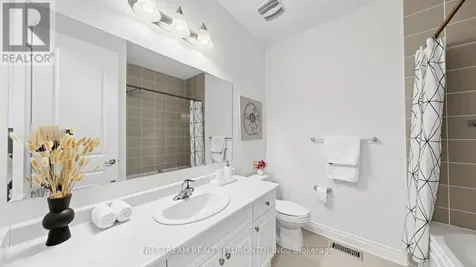 89 Hartney Drive Richmond Hill ON L4S 0K5