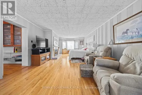 961 Kingsmere Avenue Ottawa ON K2A 3K3