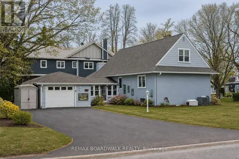 961 Kingsmere Avenue Ottawa ON K2A 3K3