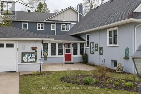 961 Kingsmere Avenue Ottawa ON K2A 3K3