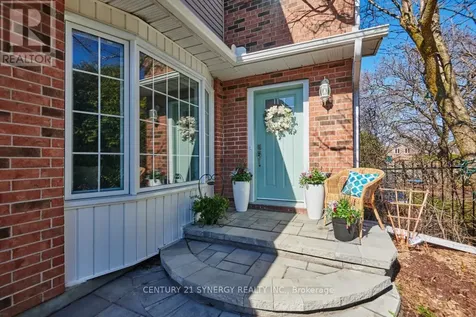 25 Waterton Crescent Ottawa ON K2M 1Y8