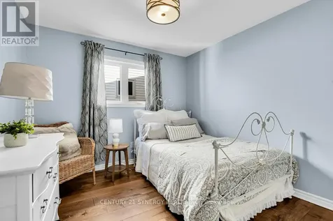 25 Waterton Crescent Ottawa ON K2M 1Y8