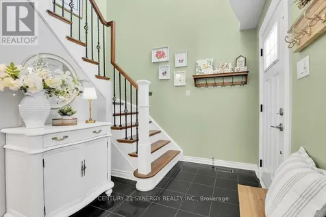 25 Waterton Crescent Ottawa ON K2M 1Y8