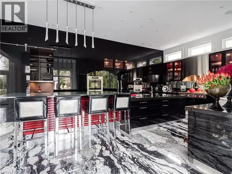 15 Chartwell Road Oakville ON L6J 3Z3