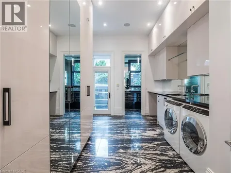 15 Chartwell Road Oakville ON L6J 3Z3