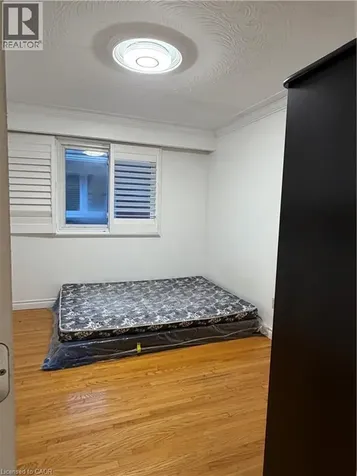 10 Fairington Crescent Hamilton ON L8E 3N4