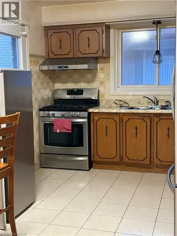 10 Fairington Crescent Hamilton ON L8E 3N4