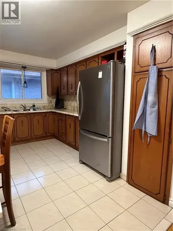 10 Fairington Crescent Hamilton ON L8E 3N4