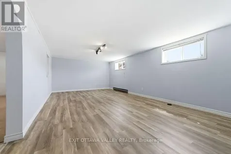 587 Alfred Street East Pembroke ON K8A 8A2