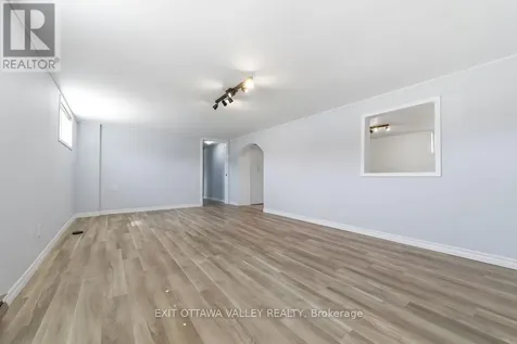 587 Alfred Street East Pembroke ON K8A 8A2