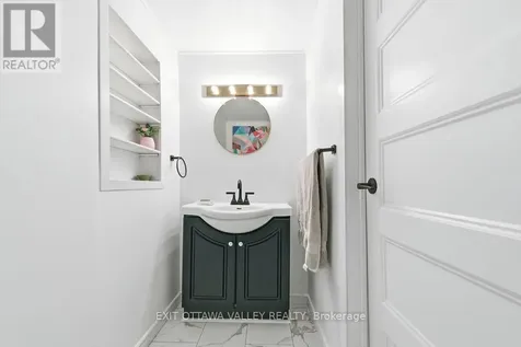 587 Alfred Street East Pembroke ON K8A 8A2