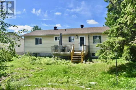 587 Alfred Street East Pembroke ON K8A 8A2