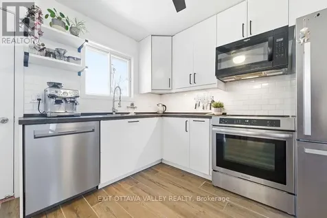 587 Alfred Street East Pembroke ON K8A 8A2