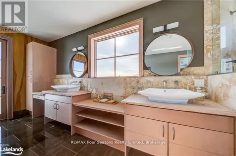 12 Windrose Valley Boulevard Clearview ON L9Y 0K2