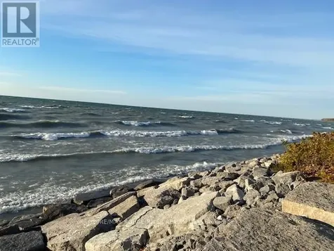 204 Suzanne Mess Boulevard Cobourg ON K9A 3L3