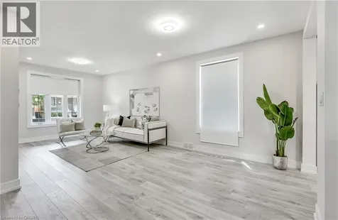 221 Rosslyn Avenue North Hamilton ON L8L 7P8