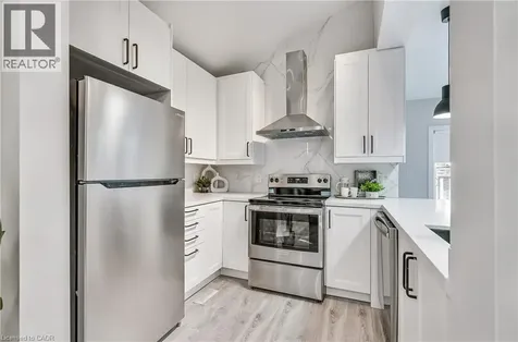 221 Rosslyn Avenue North Hamilton ON L8L 7P8