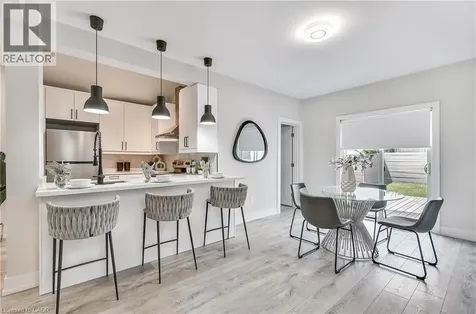 221 Rosslyn Avenue North Hamilton ON L8L 7P8