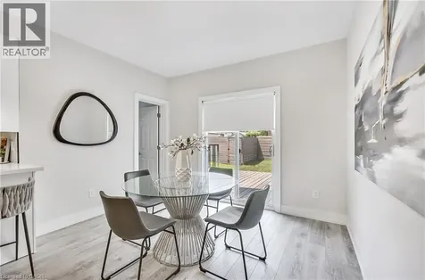 221 Rosslyn Avenue North Hamilton ON L8L 7P8