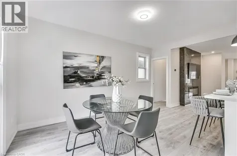 221 Rosslyn Avenue North Hamilton ON L8L 7P8