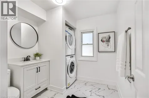 221 Rosslyn Avenue North Hamilton ON L8L 7P8