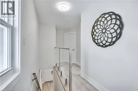 221 Rosslyn Avenue North Hamilton ON L8L 7P8