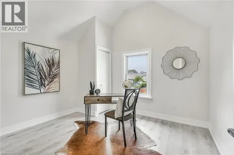 221 Rosslyn Avenue North Hamilton ON L8L 7P8