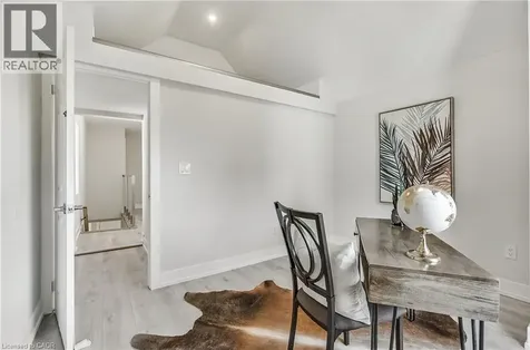 221 Rosslyn Avenue North Hamilton ON L8L 7P8