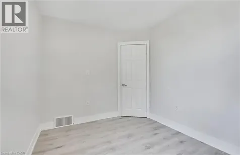 221 Rosslyn Avenue North Hamilton ON L8L 7P8