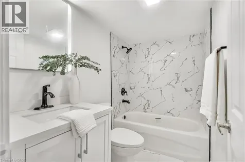 221 Rosslyn Avenue North Hamilton ON L8L 7P8