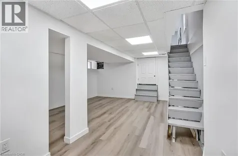 221 Rosslyn Avenue North Hamilton ON L8L 7P8