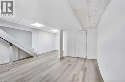 221 Rosslyn Avenue North Hamilton ON L8L 7P8