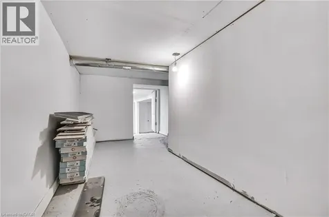 221 Rosslyn Avenue North Hamilton ON L8L 7P8