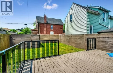 221 Rosslyn Avenue North Hamilton ON L8L 7P8